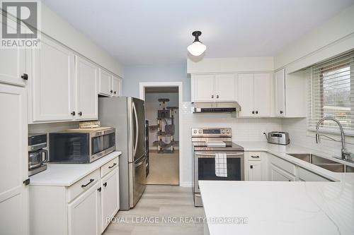 6493 Galaxy Drive, Niagara Falls (206 - Stamford), ON - Indoor Photo Showing Kitchen