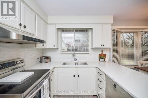 6493 Galaxy Drive, Niagara Falls (206 - Stamford), ON - Indoor Photo Showing Kitchen