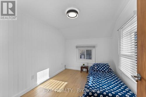 49 Elizabeth Street, St. Catharines (451 - Downtown), ON - Indoor Photo Showing Bedroom