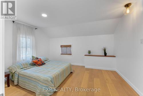 49 Elizabeth Street, St. Catharines (451 - Downtown), ON - Indoor Photo Showing Bedroom