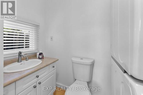 49 Elizabeth Street, St. Catharines (451 - Downtown), ON - Indoor Photo Showing Bathroom