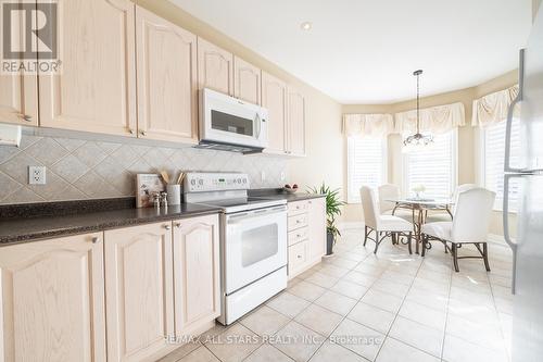 137 Long Stan, Whitchurch-Stouffville, ON - Indoor Photo Showing Kitchen