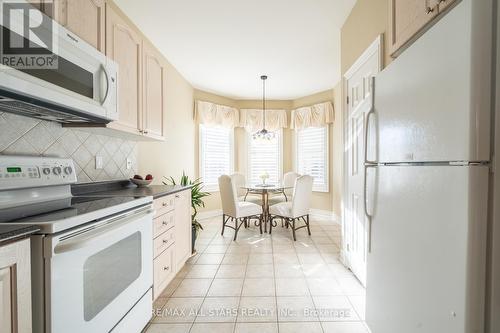 137 Long Stan, Whitchurch-Stouffville, ON - Indoor Photo Showing Kitchen