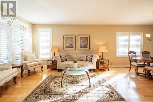 137 Long Stan, Whitchurch-Stouffville, ON - Indoor Photo Showing Living Room