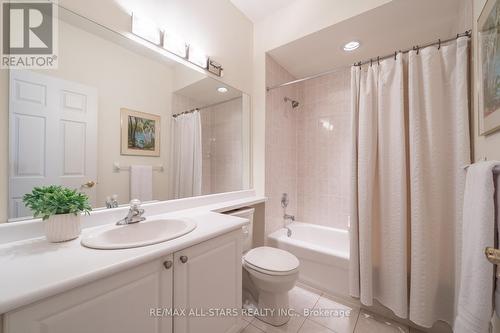 137 Long Stan, Whitchurch-Stouffville, ON - Indoor Photo Showing Bathroom