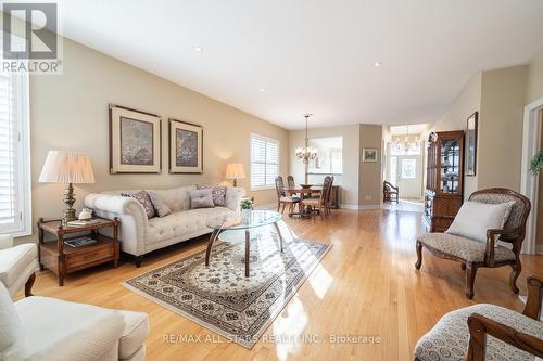 137 Long Stan, Whitchurch-Stouffville, ON - Indoor Photo Showing Living Room