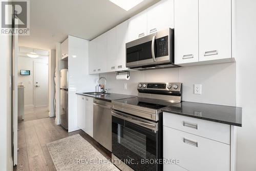 822 - 652 Princess Street, Kingston (Central City East), ON - Indoor Photo Showing Kitchen With Stainless Steel Kitchen