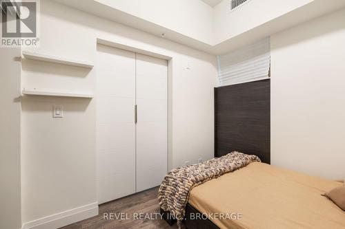 822 - 652 Princess Street, Kingston (Central City East), ON - Indoor Photo Showing Bedroom