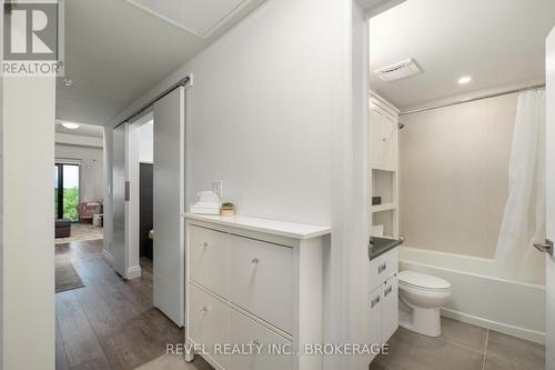 822 - 652 Princess Street, Kingston (Central City East), ON - Indoor Photo Showing Bathroom