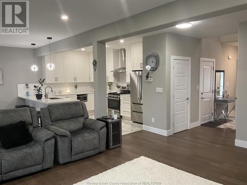 133 Churchill Park, Chatham, ON - Indoor Photo Showing Living Room