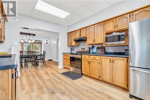 17 King Street S, Chatham-Kent, ON - Indoor Photo Showing Kitchen