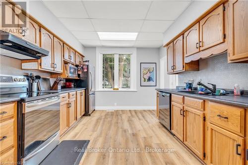 17 King Street S, Chatham-Kent, ON - Indoor Photo Showing Kitchen