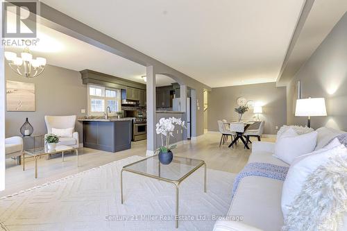 487 Dewitt Road, Hamilton (Lakeshore), ON - Indoor Photo Showing Living Room