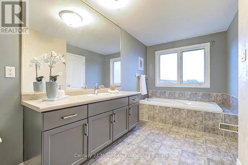 487 Dewitt Road, Hamilton (Lakeshore), ON - Indoor Photo Showing Bathroom