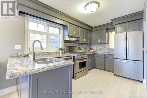 487 Dewitt Road, Hamilton (Lakeshore), ON - Indoor Photo Showing Kitchen With Double Sink With Upgraded Kitchen