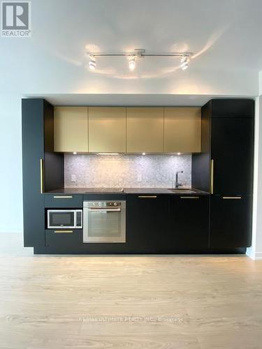 716 - 85 Wood Street, Toronto, ON - Indoor Photo Showing Kitchen