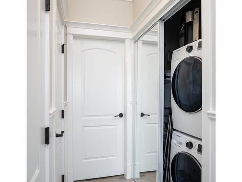 6B-1000 Sookepoint Pl, Sooke, BC - Indoor Photo Showing Laundry Room