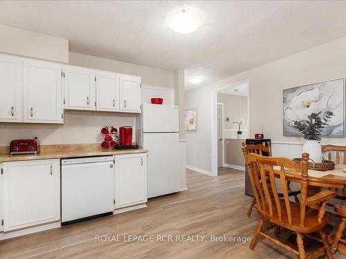 19621 Centre St, East Gwillimbury, ON - Indoor Photo Showing Kitchen