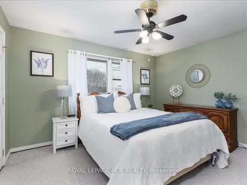 19621 Centre St, East Gwillimbury, ON - Indoor Photo Showing Bedroom