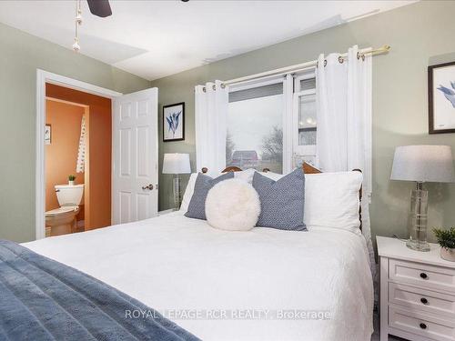 19621 Centre St, East Gwillimbury, ON - Indoor Photo Showing Bedroom