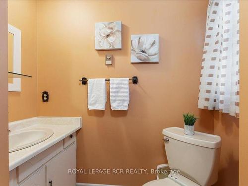 19621 Centre St, East Gwillimbury, ON - Indoor Photo Showing Bathroom