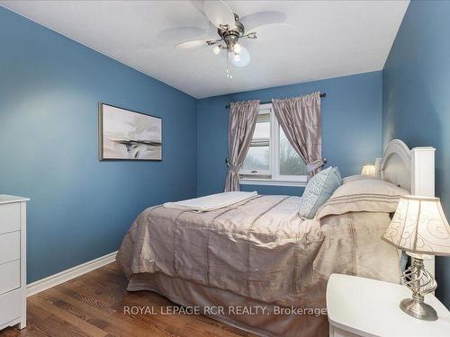 19621 Centre St, East Gwillimbury, ON - Indoor Photo Showing Bedroom