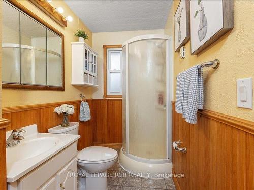 19621 Centre St, East Gwillimbury, ON - Indoor Photo Showing Bathroom