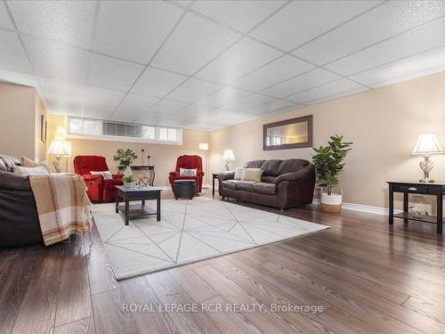 19621 Centre St, East Gwillimbury, ON - Indoor Photo Showing Other Room