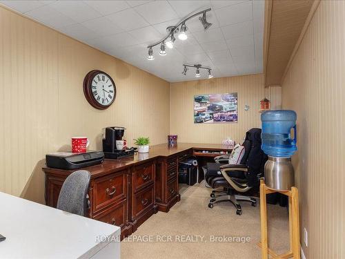 19621 Centre St, East Gwillimbury, ON - Indoor Photo Showing Office