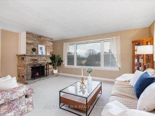 19621 Centre St, East Gwillimbury, ON - Indoor Photo Showing Living Room With Fireplace