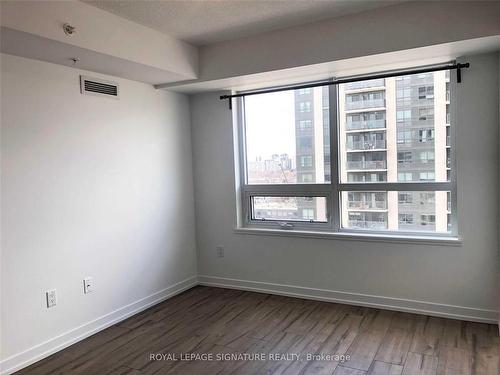 1707-1410 Dupont St, Toronto, ON - Indoor Photo Showing Other Room