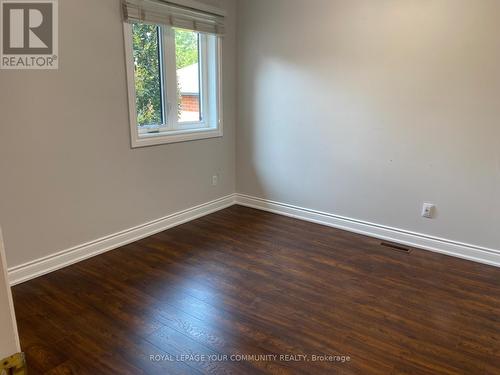 15 Fife Road, Aurora, ON - Indoor Photo Showing Other Room