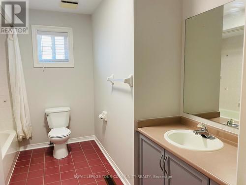 15 Fife Road, Aurora, ON - Indoor Photo Showing Bathroom