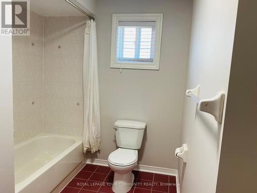 15 Fife Road, Aurora, ON - Indoor Photo Showing Bathroom