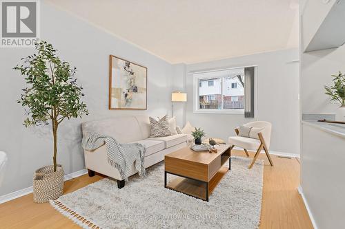 28 Corey Circle, Halton Hills, ON - Indoor Photo Showing Living Room