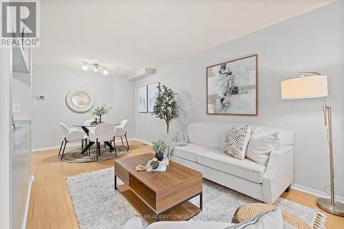 28 Corey Circle, Halton Hills, ON - Indoor Photo Showing Living Room