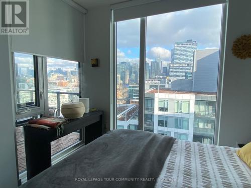 1813W - 27 Bathurst Street, Toronto, ON - Indoor Photo Showing Bedroom