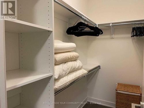 1813W - 27 Bathurst Street, Toronto, ON - Indoor With Storage