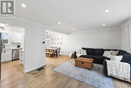 645 Sussex Boulevard, Kingston (South Of Taylor-Kidd Blvd), ON - Indoor Photo Showing Living Room