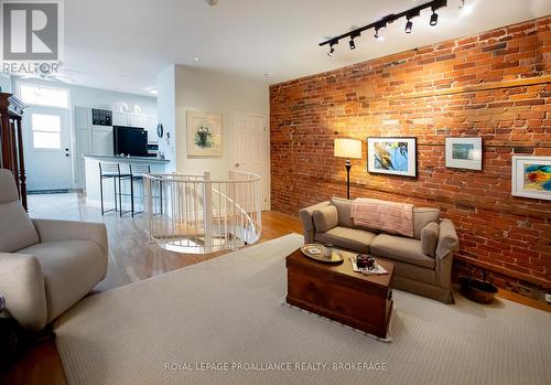 2 - 250 King Street E, Kingston (Central City East), ON - Indoor Photo Showing Living Room