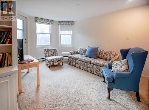 2 - 250 King Street E, Kingston (Central City East), ON - Indoor Photo Showing Living Room