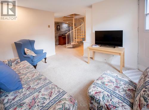 2 - 250 King Street E, Kingston (Central City East), ON - Indoor Photo Showing Living Room