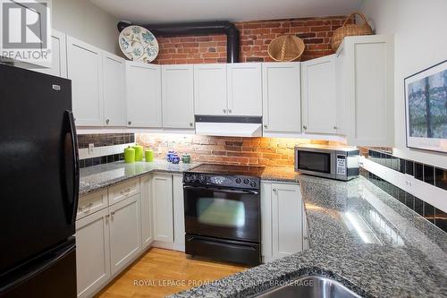 2 - 250 King Street E, Kingston (Central City East), ON - Indoor Photo Showing Kitchen