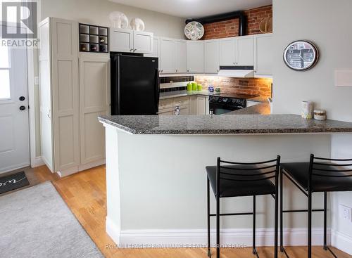 2 - 250 King Street E, Kingston (Central City East), ON - Indoor Photo Showing Kitchen