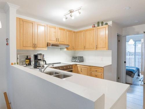 Cuisine - 7532 Rue St-Gérard, Montréal (Villeray/Saint-Michel/Parc-Extension), QC - Indoor Photo Showing Kitchen With Double Sink