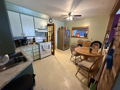 620 Faircrest Street, Thunder Bay, ON - Indoor Photo Showing Kitchen