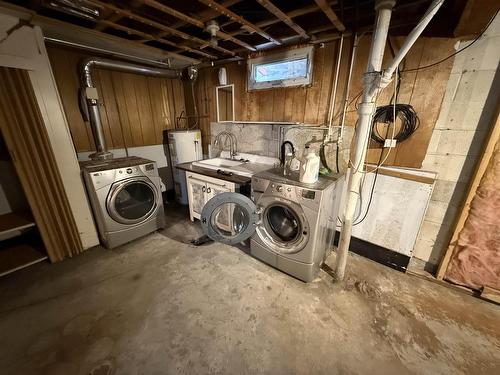 620 Faircrest Street, Thunder Bay, ON - Indoor Photo Showing Laundry Room