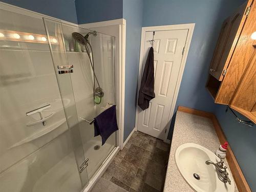 620 Faircrest Street, Thunder Bay, ON - Indoor Photo Showing Bathroom