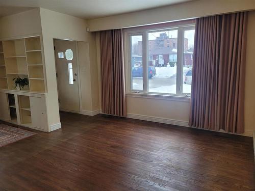 65 Strathcona Avenue, Thunder Bay, ON - Indoor Photo Showing Other Room