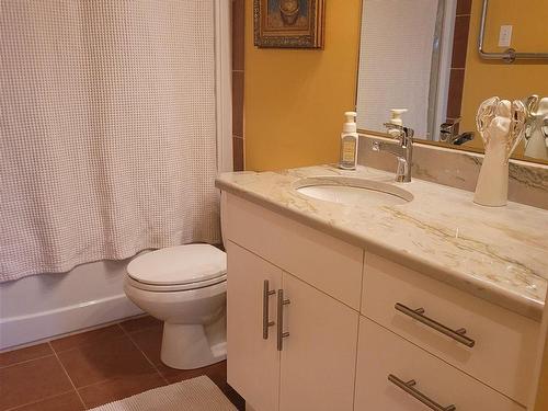 65 Strathcona Avenue, Thunder Bay, ON - Indoor Photo Showing Bathroom